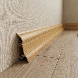 Плинтус пластиковый 050 Дуб дачный ТЕКО Стандарт кабель канал с резиновыми краями 425 фото